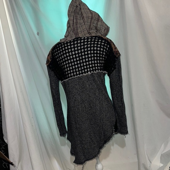 Gimmicks by BKE hooded top size small - Picture 2 of 4
